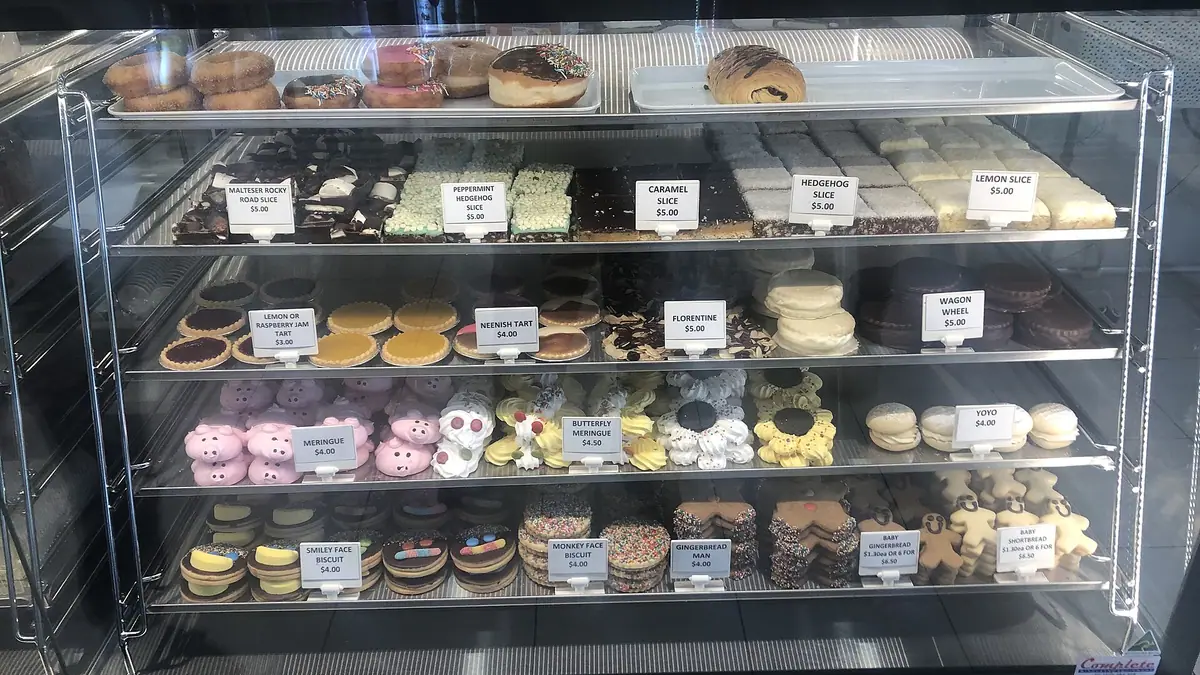 Cooplands – bakery in Garforth town centre